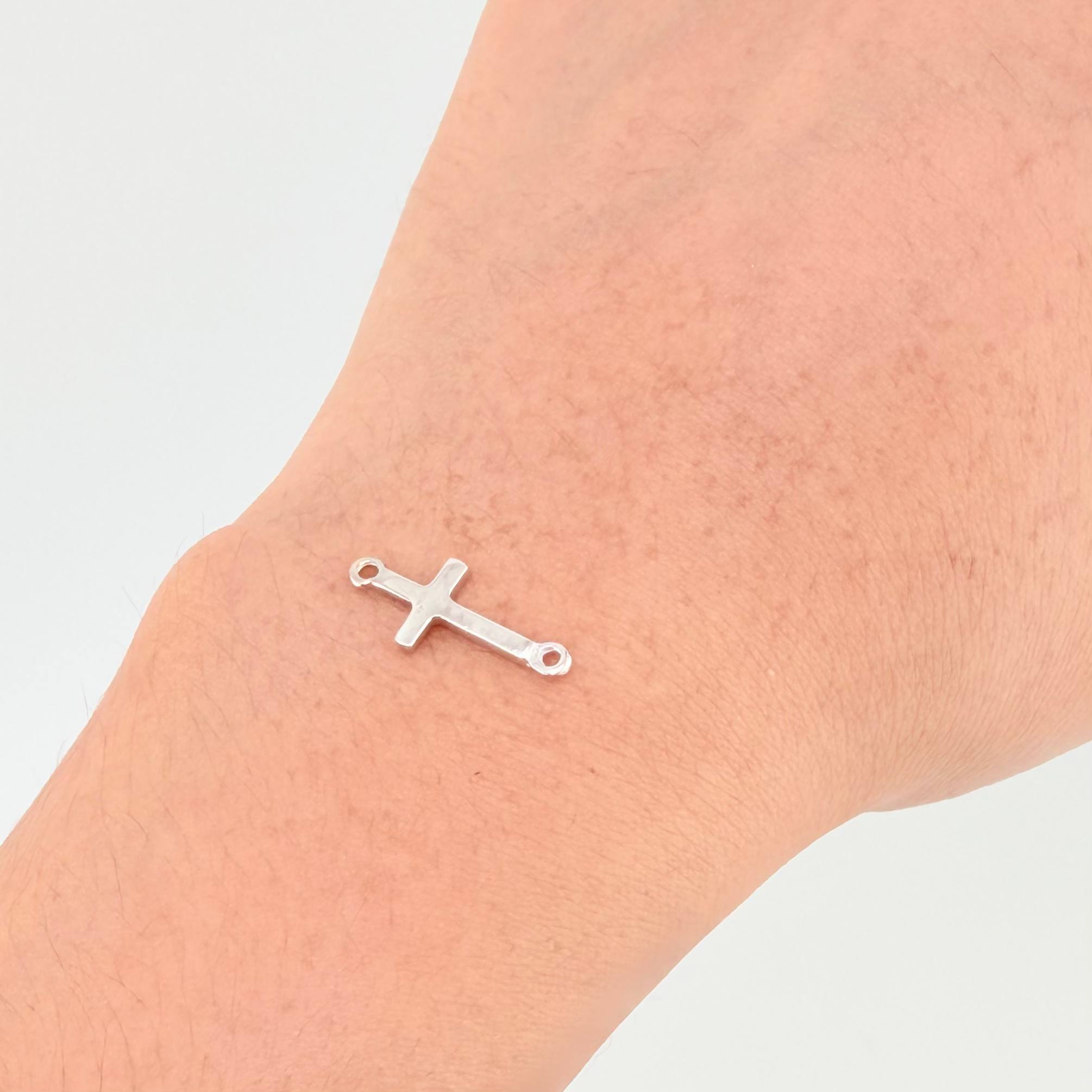 Herraje Cruz 0.75gr / 1.8cm / Oro Blanco 18K ©