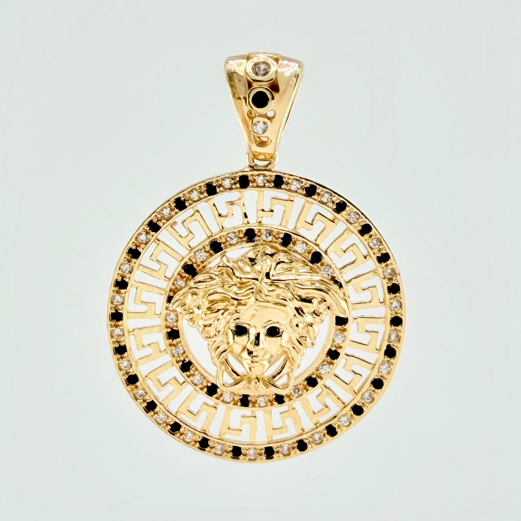 Dije Medusa 6.7gr / 3.8cm / Oro Amarillo 18K