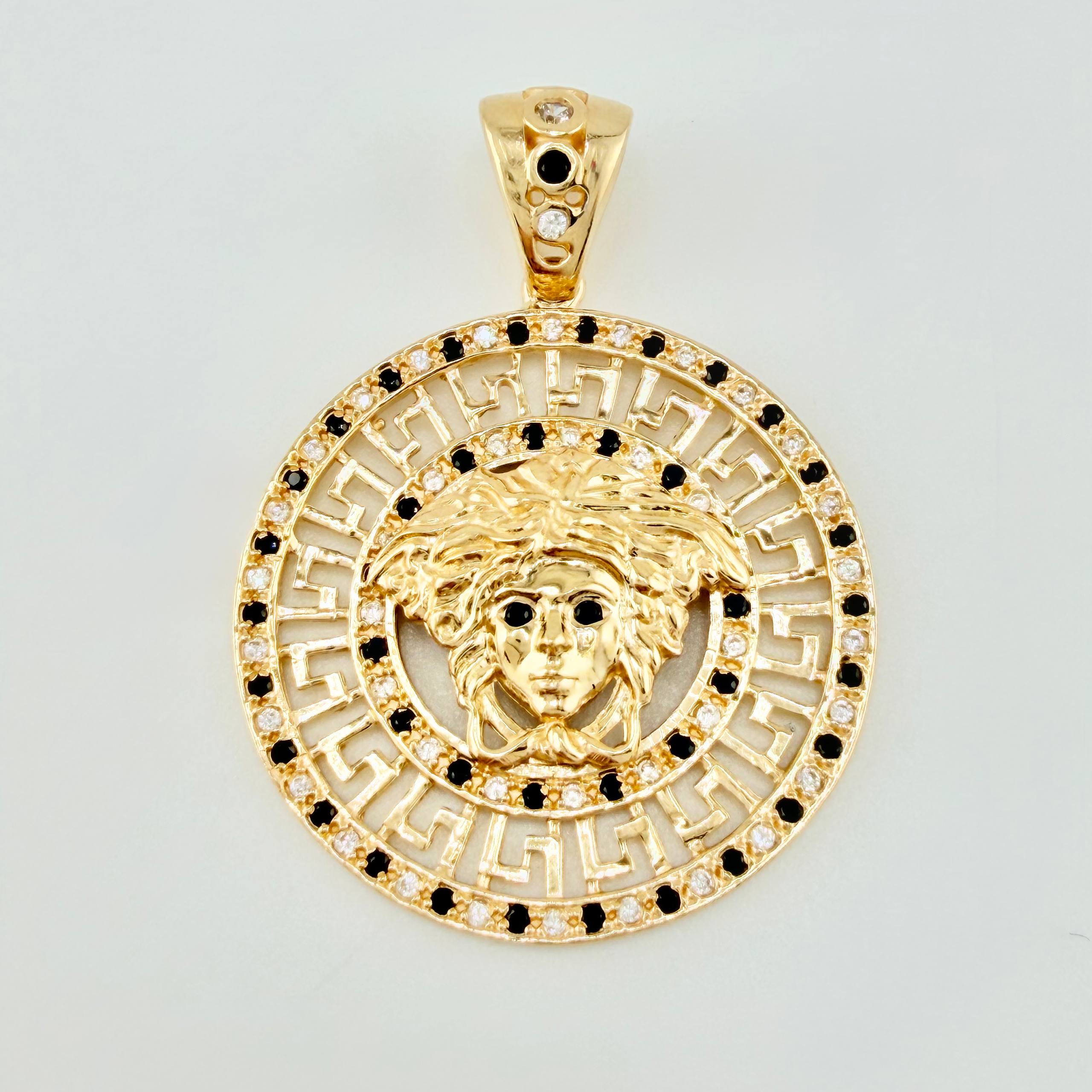 Dije Medusa 6.7gr / 3.8cm / Oro Amarillo 18K