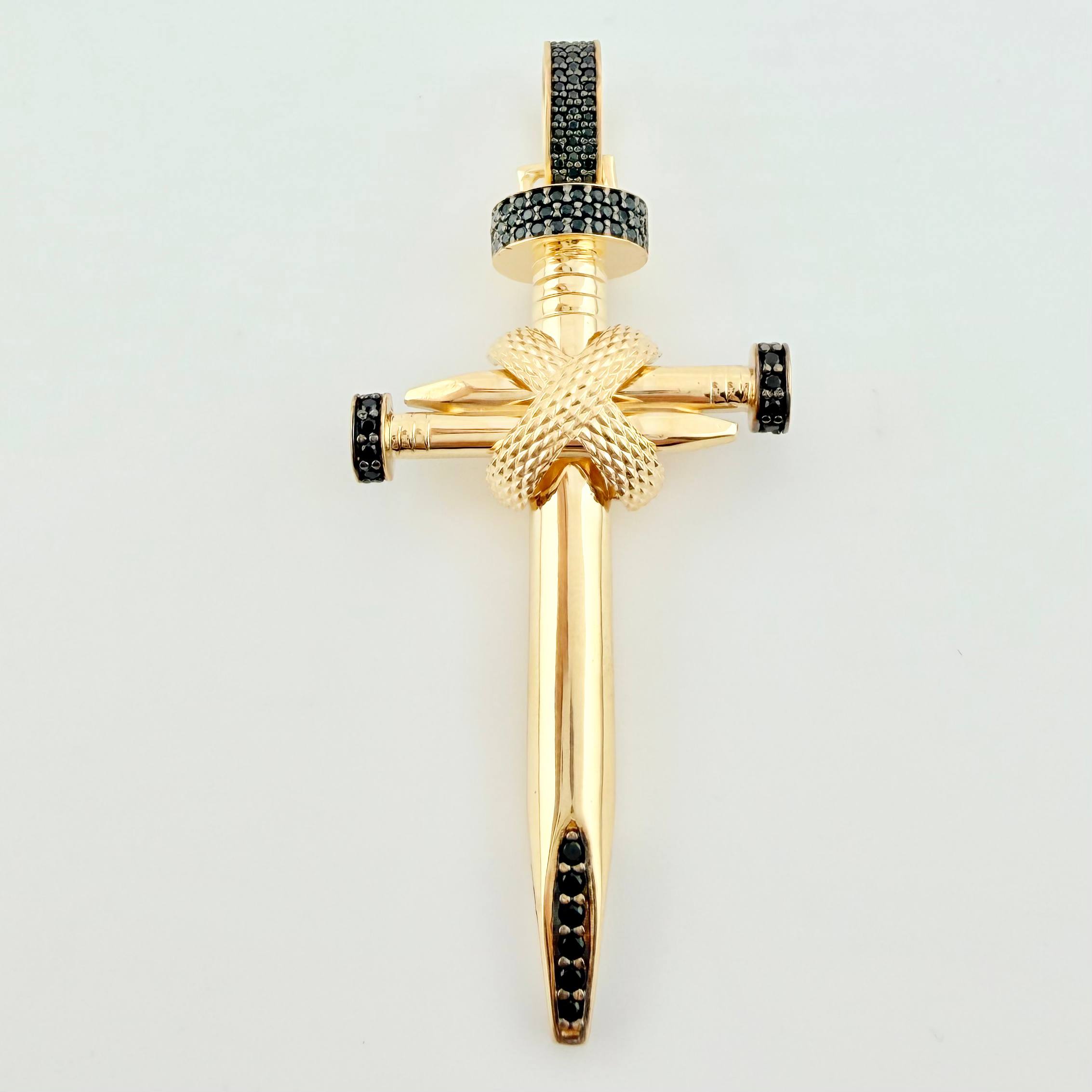 Dije Cruz Clavo 16.3gr / 7.5cm / Oro Amarillo 18K