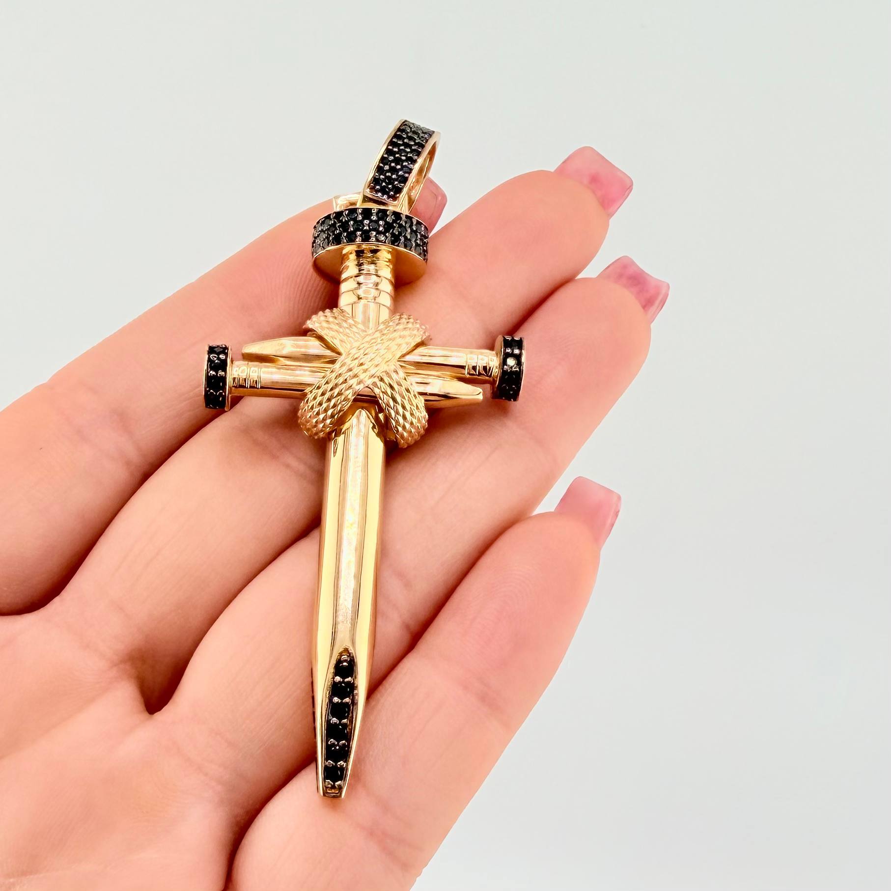 Dije Cruz Clavo 16.3gr / 7.5cm / Oro Amarillo 18K