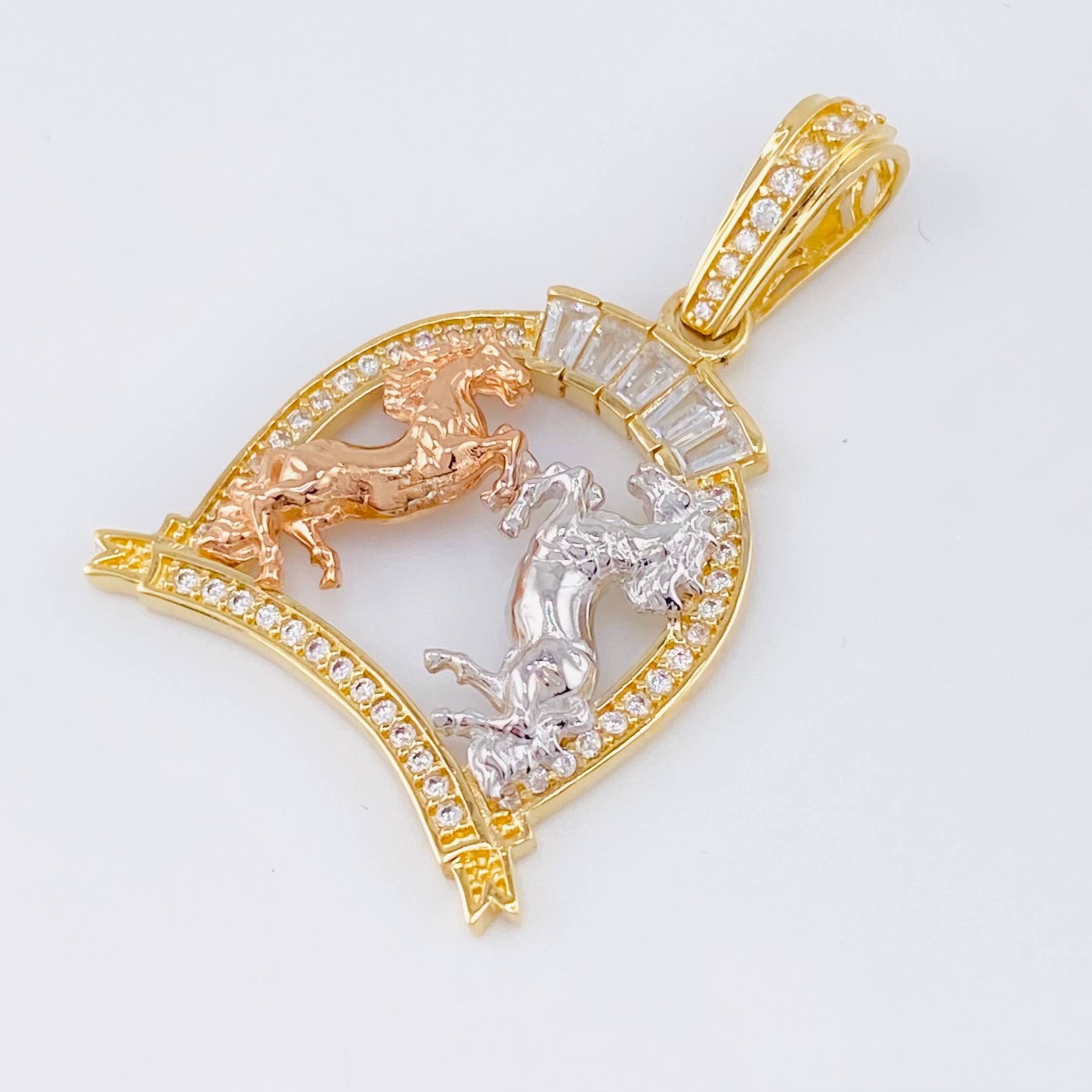 Dije Placa Herradura Caballos 4.5gr / 3.4cm / Tres Oros 18K