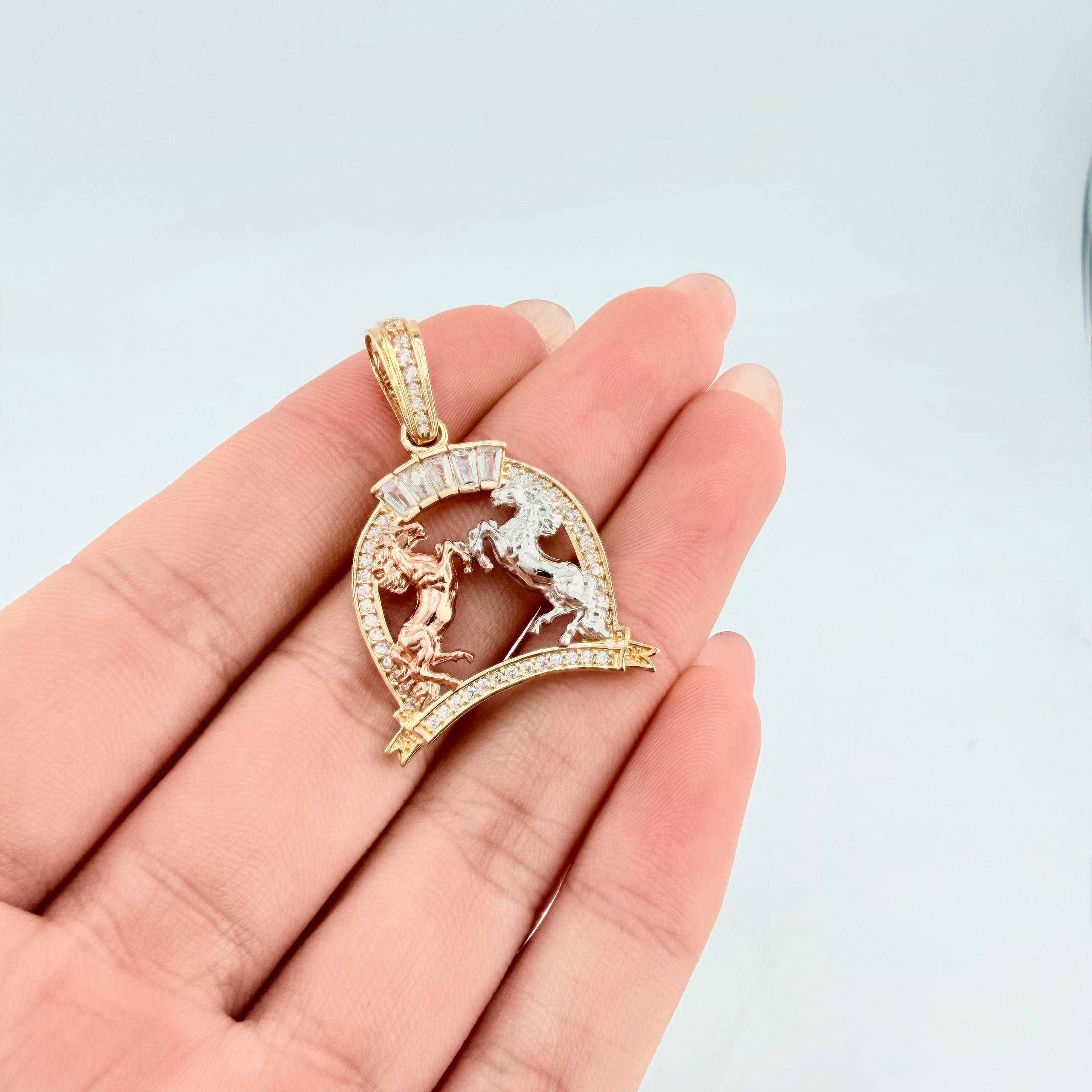 Dije Placa Herradura Caballos 4.5gr / 3.4cm / Tres Oros 18K