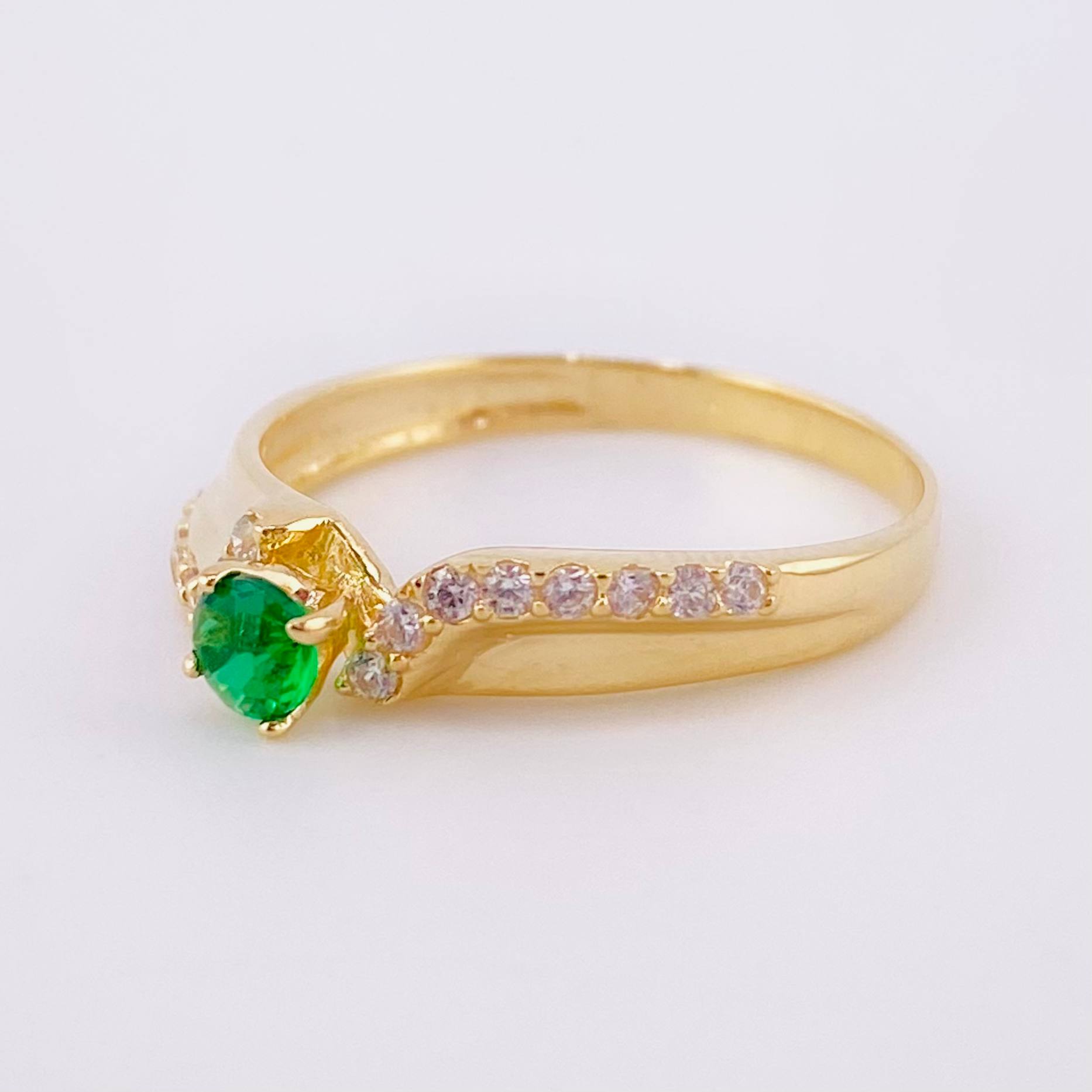 Anillo Lineas Bifurcar  2.1gr / T6 / Oro Amarillo 18K ©