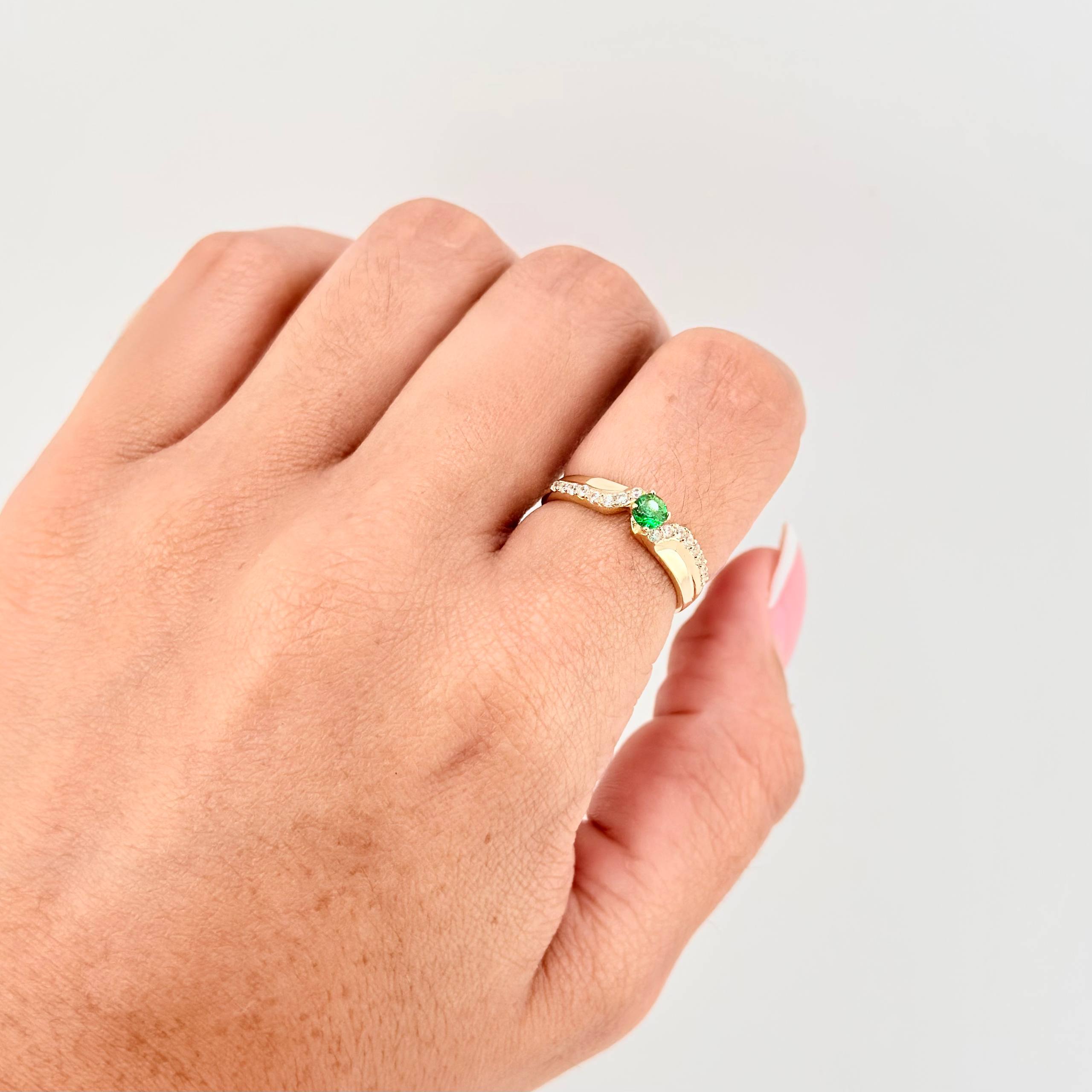 Anillo Lineas Bifurcar  2.1gr / T6 / Oro Amarillo 18K ©