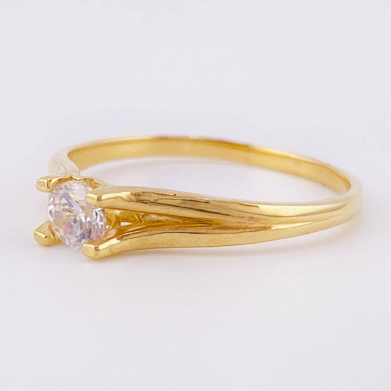 Anillo Solitario 2gr / T6 1/2 / Oro Amarillo 18K ©