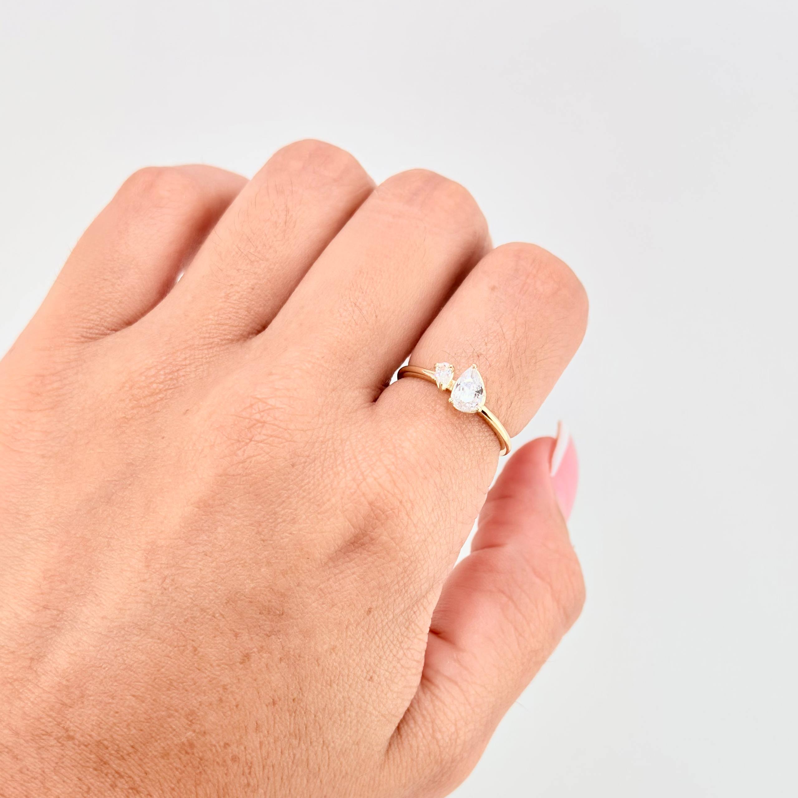 Anillo Gota 1.6gr / T6 / Oro Amarillo 18K ©