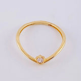 Anillo Solitario V 1.05 g / T7 1/2 Oro Amarillo 18K