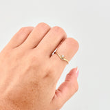 Anillo Solitario V 1.05 g / T7 1/2 Oro Amarillo 18K