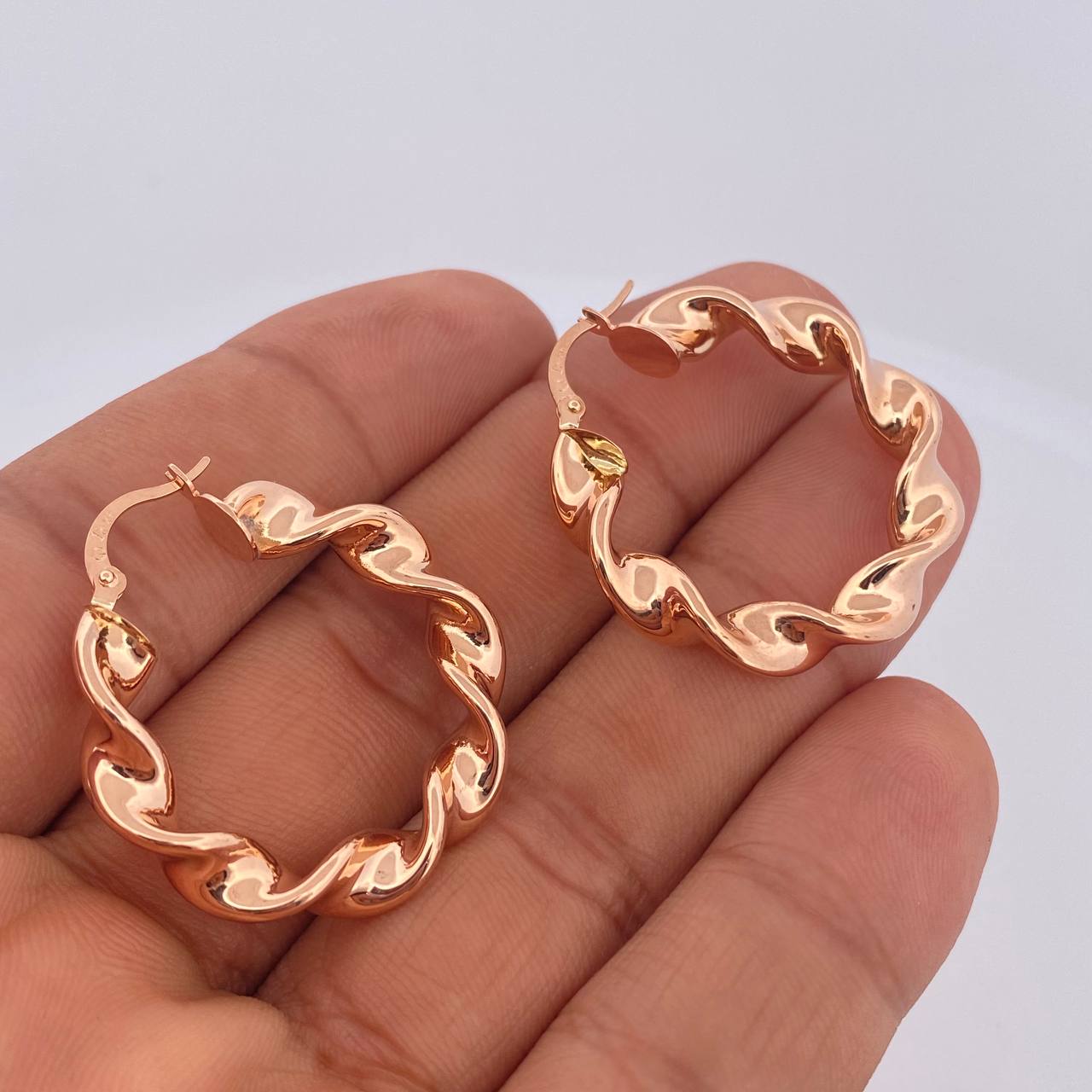 Candongas Amber 5.5gr / 3.4cm / Oro Rosa 18K $