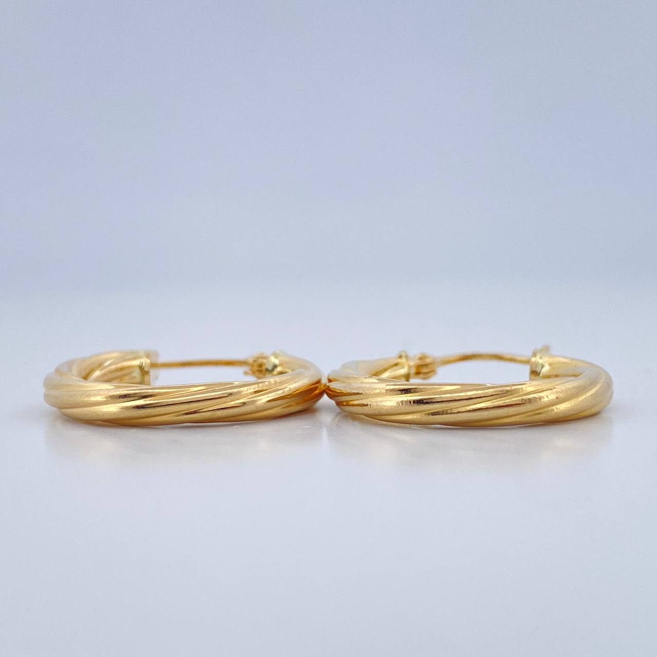 Candongas Kris 2.1gr / 2.2cm / Oro Amarillo 18K $