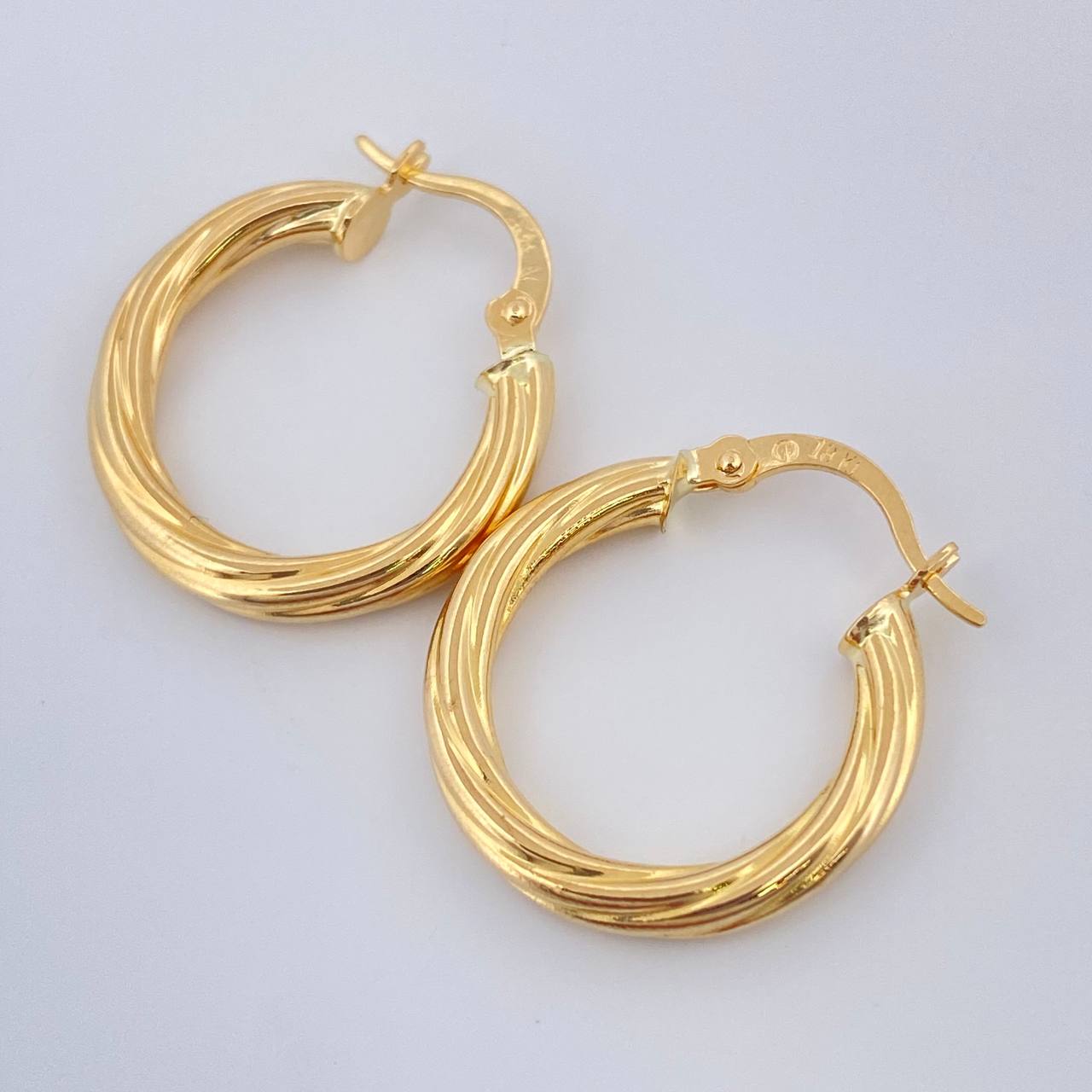 Candongas Kris 2.1gr / 2.2cm / Oro Amarillo 18K $