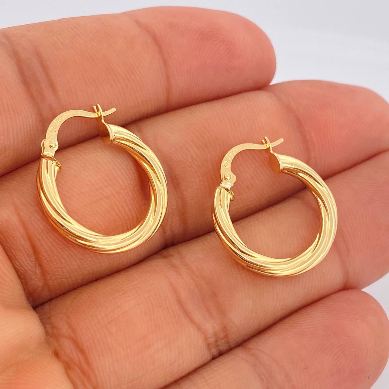 Candongas Kris 2.1gr / 2.2cm / Oro Amarillo 18K $