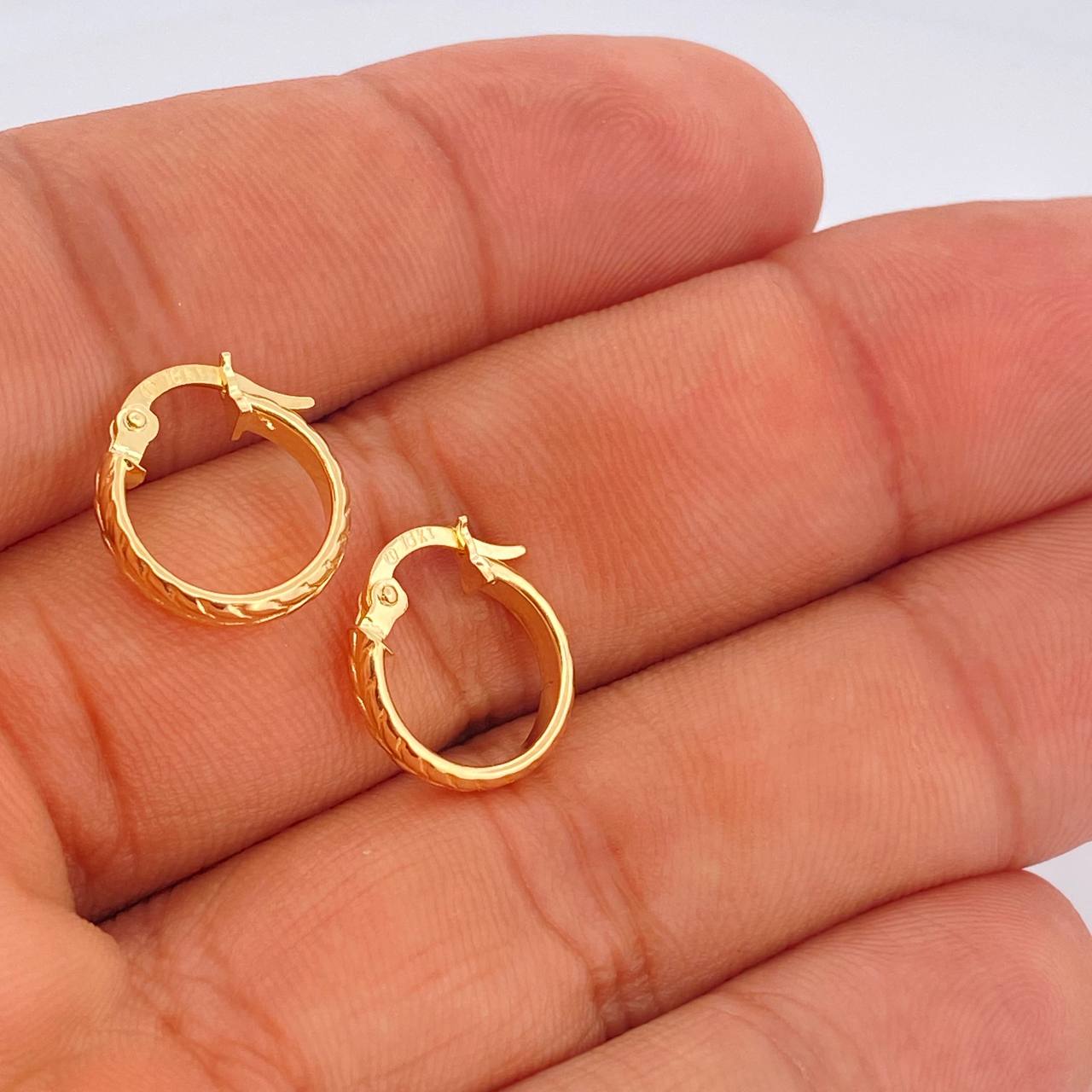 Candongas Kuki 0.9gr / 1.5cm / Oro Amarillo 18K $
