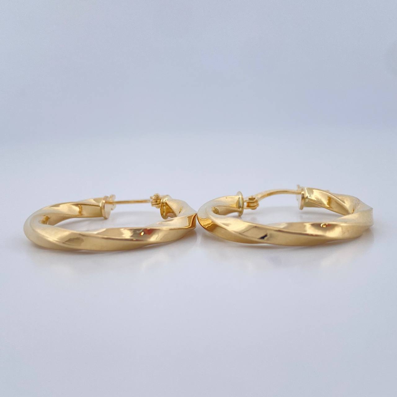 Candongas Kari 2.2gr / 2.5cm / Oro Amarillo 18K $