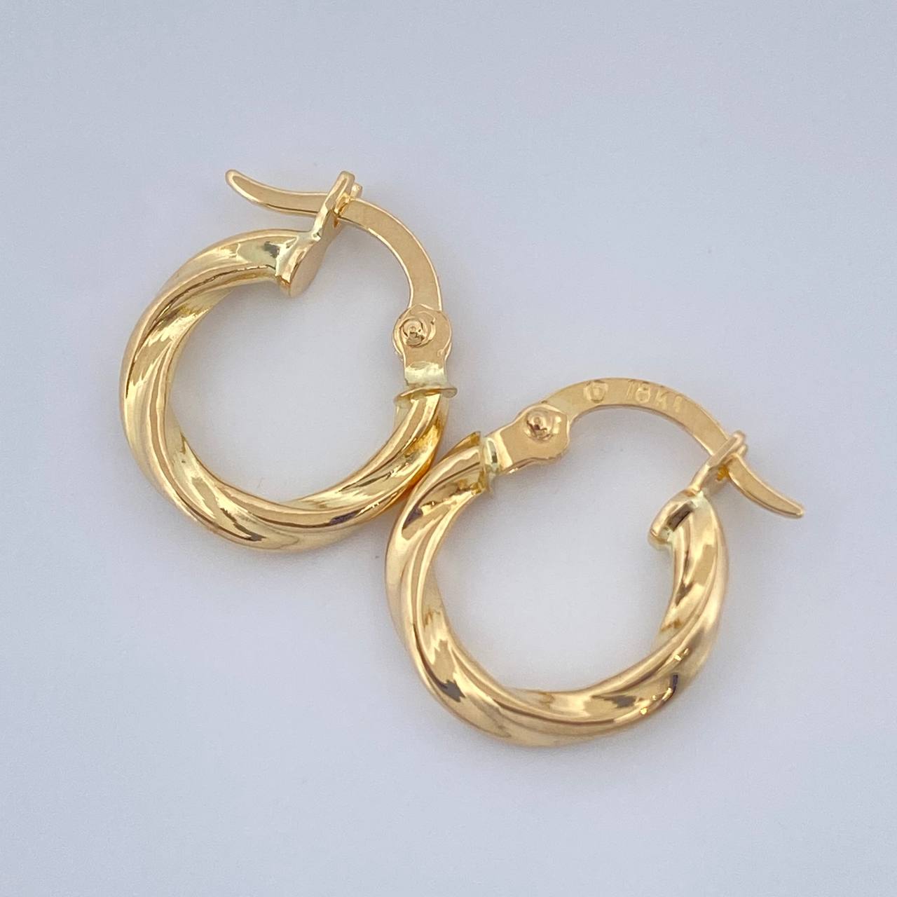 Candongas Kari 0.9gr / 1.4cm / Oro Amarillo 18K $