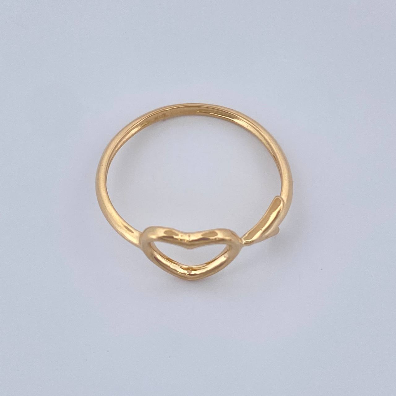 Anillo Corazon Flecha 1.35gr / T5 1/2 / Oro Amarillo 18K $