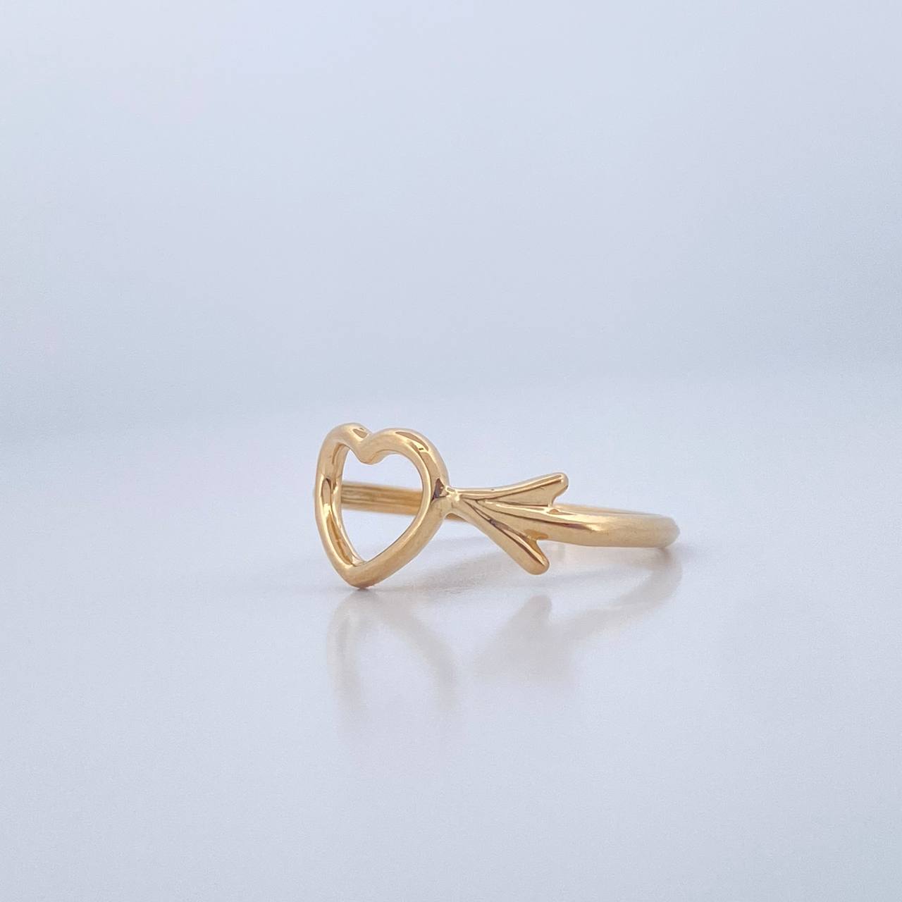 Anillo Corazon Flecha 1.35gr / T5 1/2 / Oro Amarillo 18K $