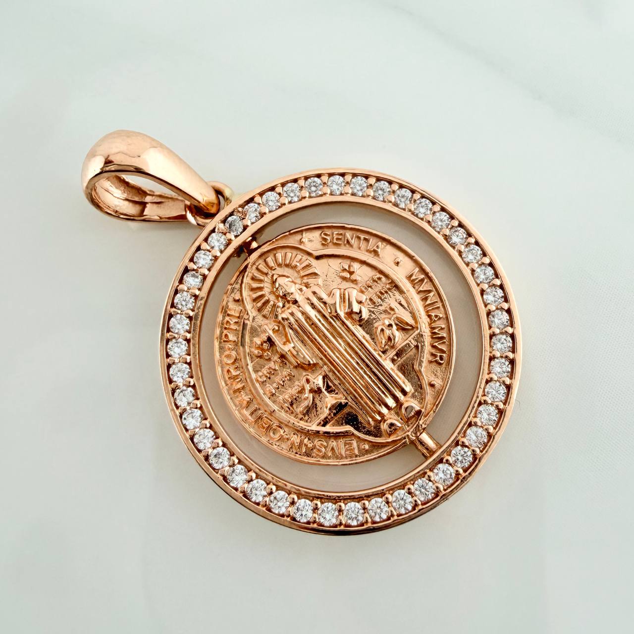 Dije Medalla San Benito 4.75gr / 3.2cm / Oro Rosa 18K $