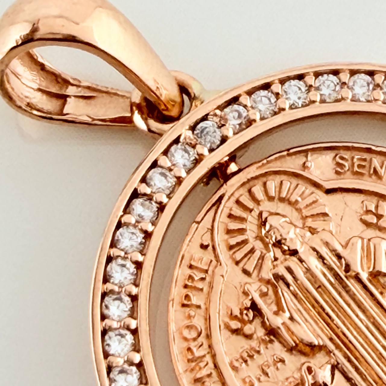 Dije Medalla San Benito 4.75gr / 3.2cm / Oro Rosa 18K $