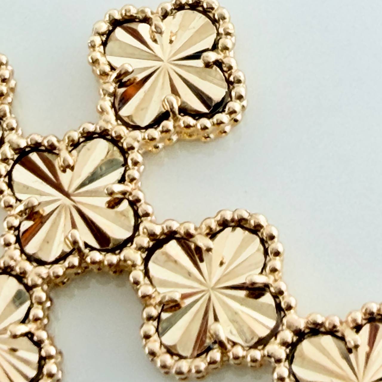 Dije Cruz Trebol 4.4gr / 4cm / Oro Amarillo Nac.Esp. 18K $