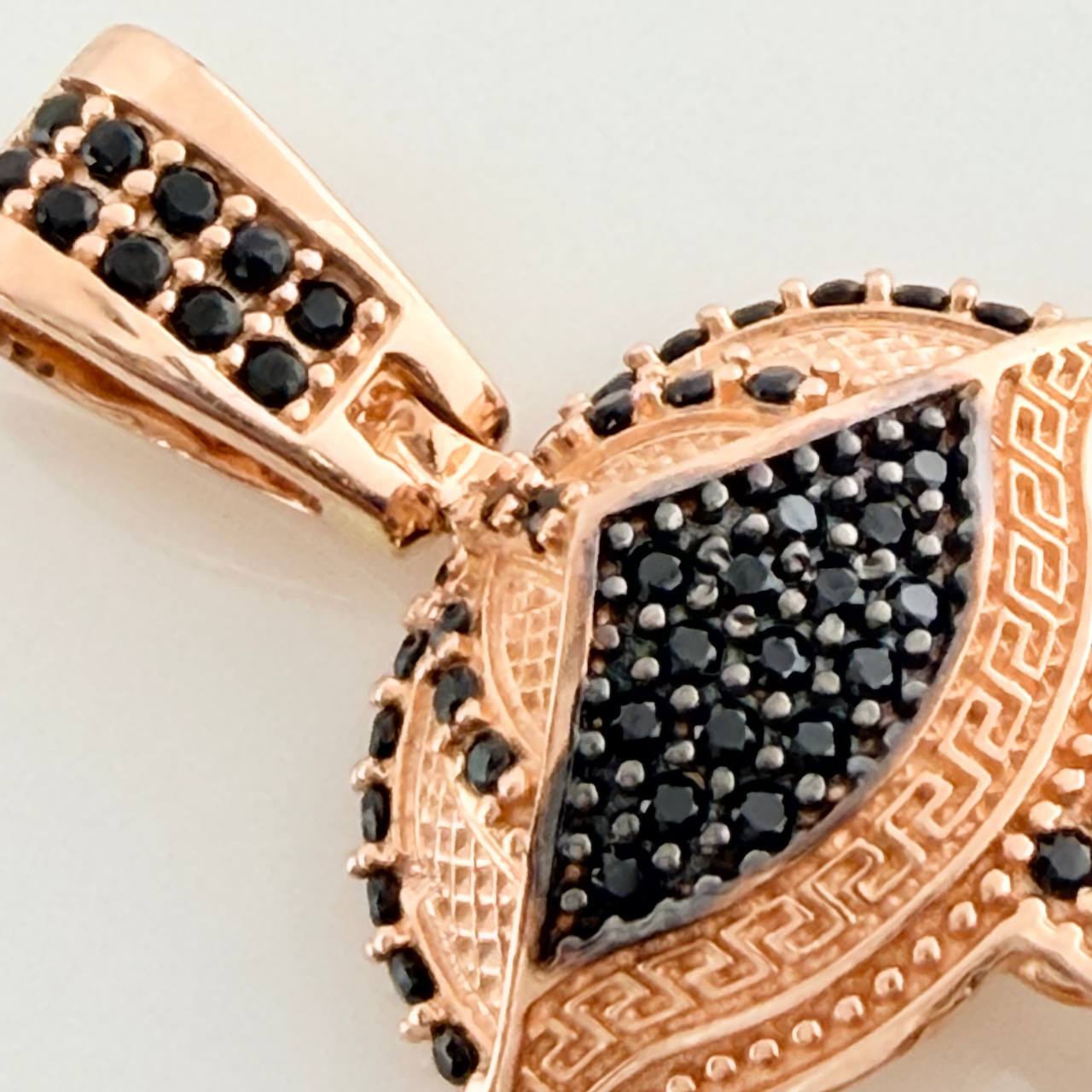 Dije Casco Romano 3.5gr / 3cm / Dos Oros Negro Rosa 18K