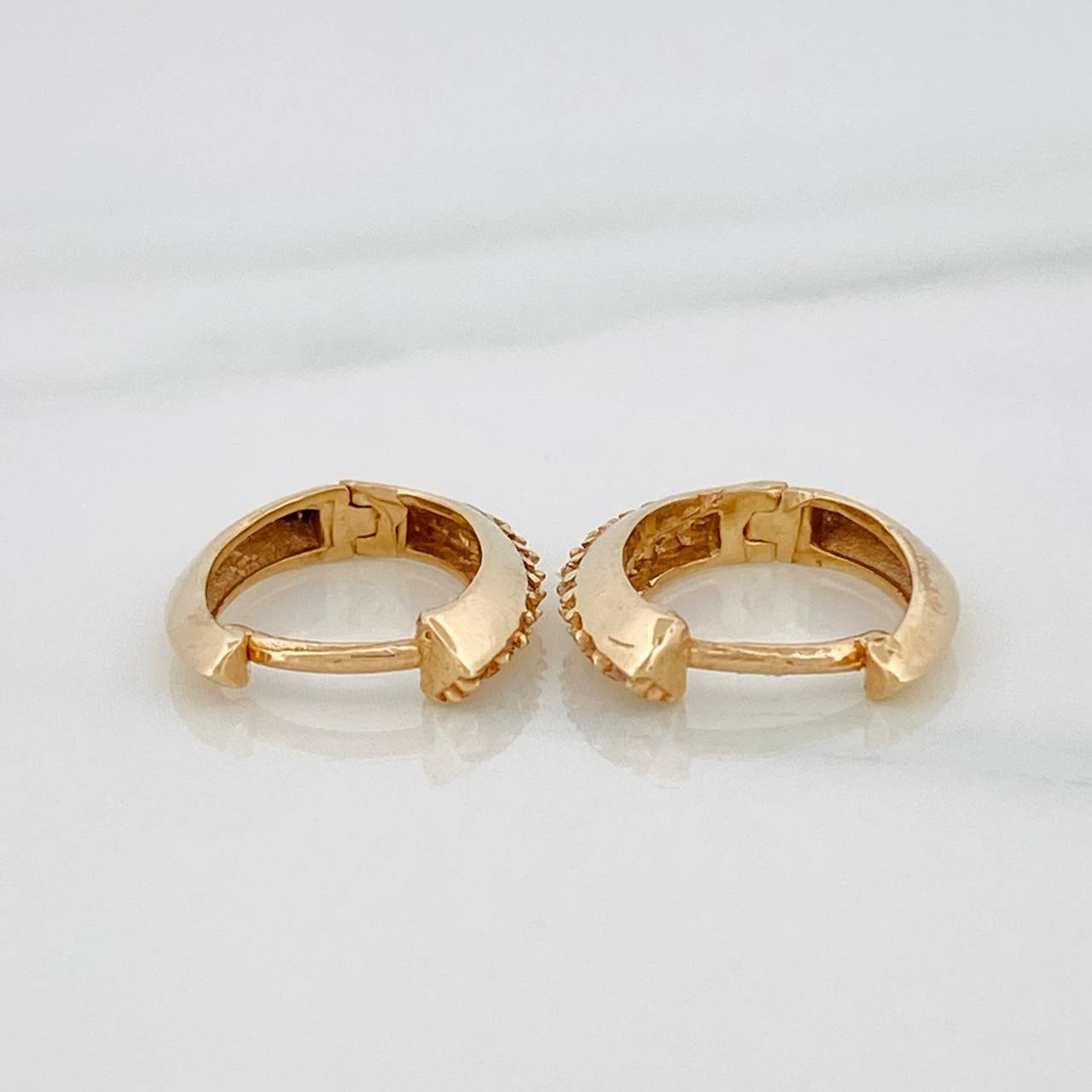 Candongas Linea Ovalada 2.15gr / 1.5cm / Oro Amarillo 18K %