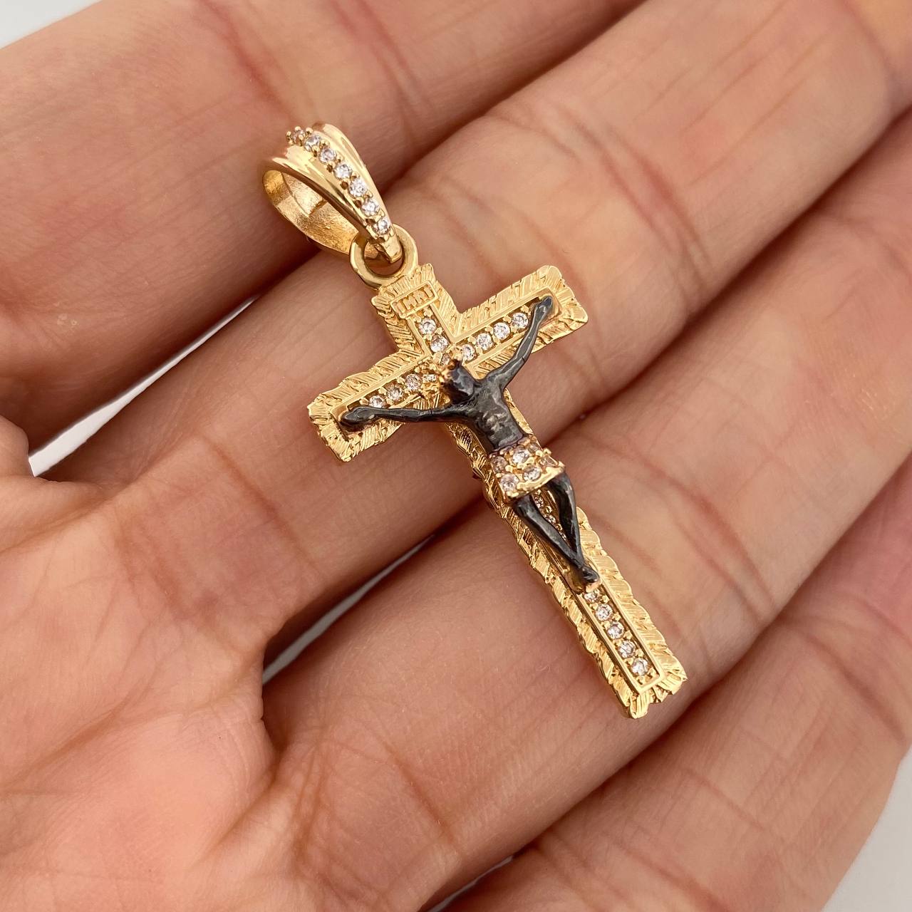 Dije Cruz Cristo Milagroso De Buga 3.9gr / 3.8cm / Dos Oros Negro Amarillo 18K %