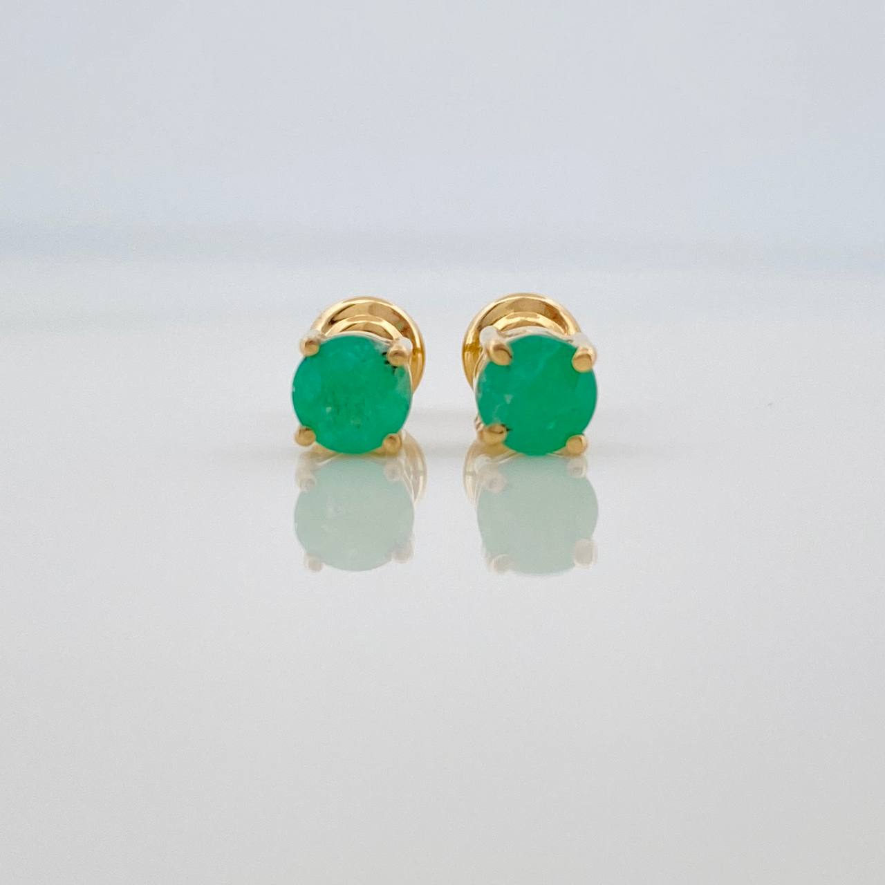 Topos Cuatro Garras Esmeraldas 42Pts 0.9gr / 3.85mm Oro Amarillo 18K &