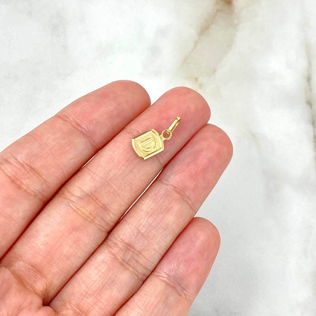 Dije Marco Letra D 0.35gr / 1.5cm Oro Amarillo