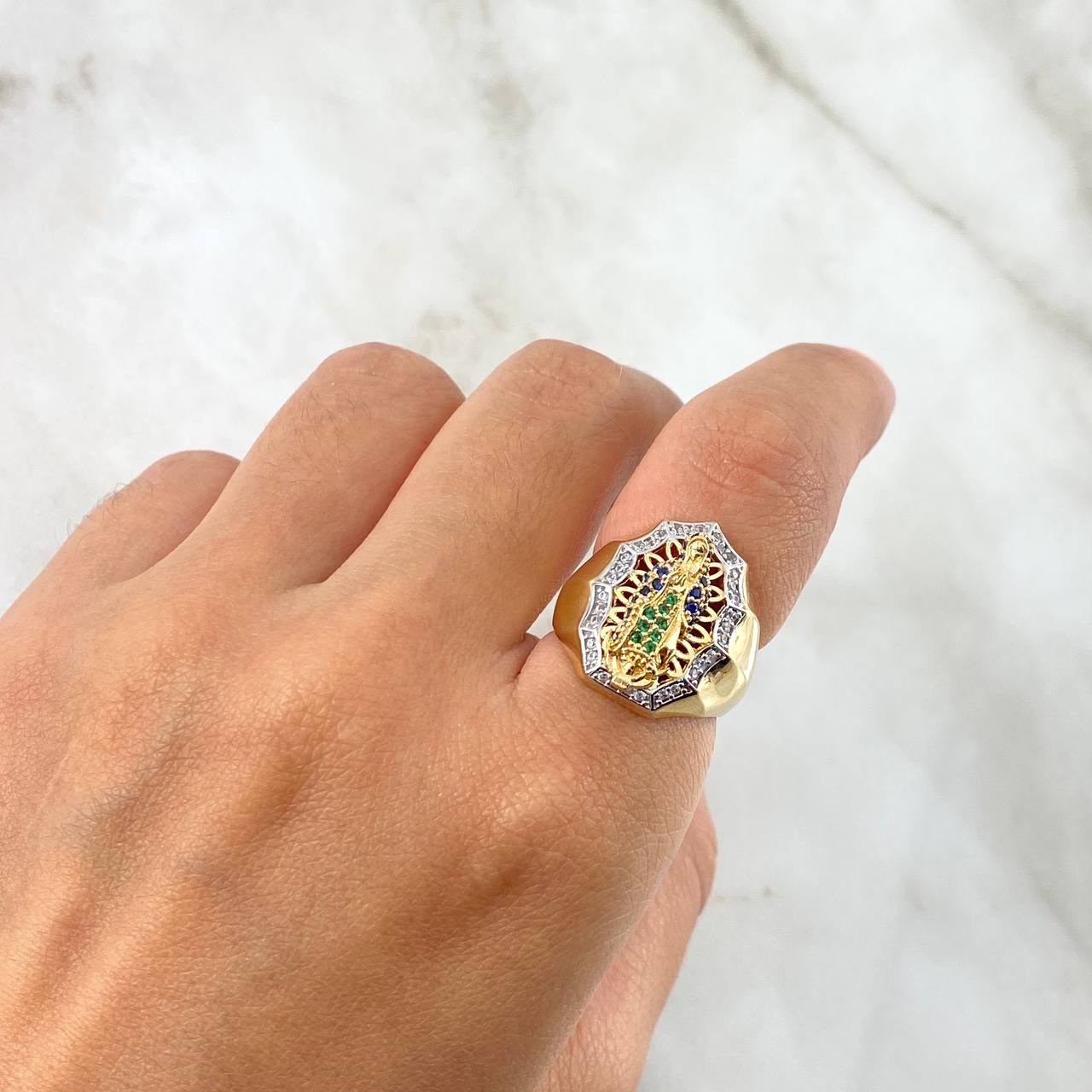 Anillo Virgen de Guadalupe 7.15gr / T5 1/2 / Circones Blancos-Verdes-Azules Dos Oros Amarillo Blanco