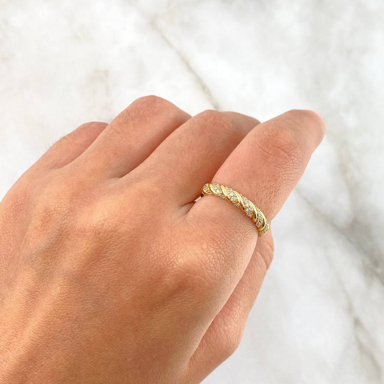 Anillo Lazo 2.25gr / T6 3/4 / Circones Blancos Oro Amarillo