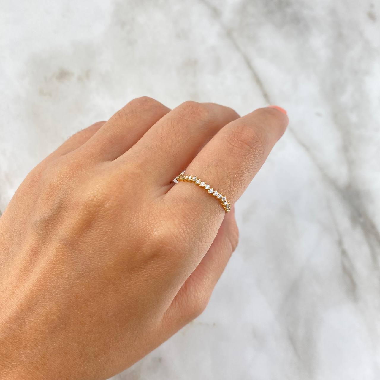 Anillo Curveado Tupido 1.25gr / T6 1/2 / Circones Blancos Oro Amarillo