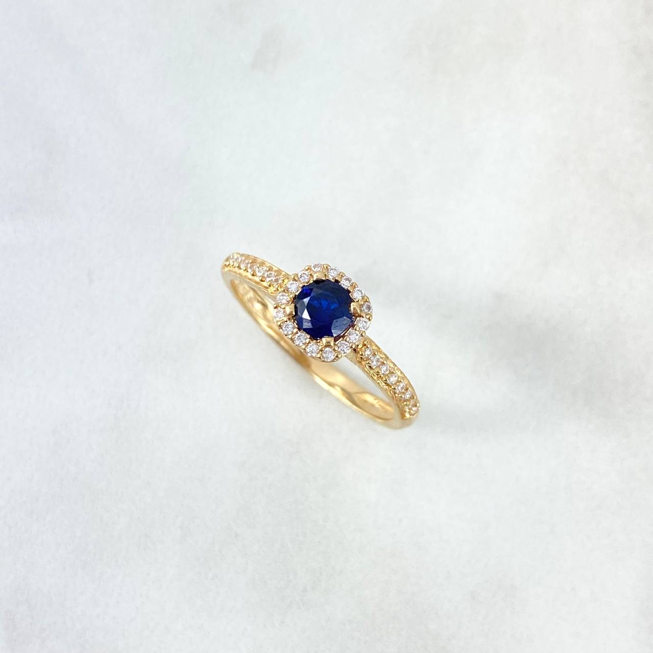 Anillo Solitario Halo 2.4gr / T7 1/2 / Circones Blancos-Azul Oro Amarillo