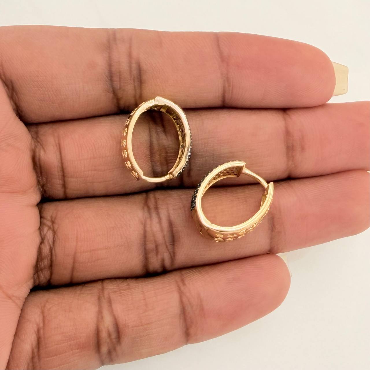Candongas Ovalada 5gr / 1.6cm / Dos Oros Negro Amarillo 18K &