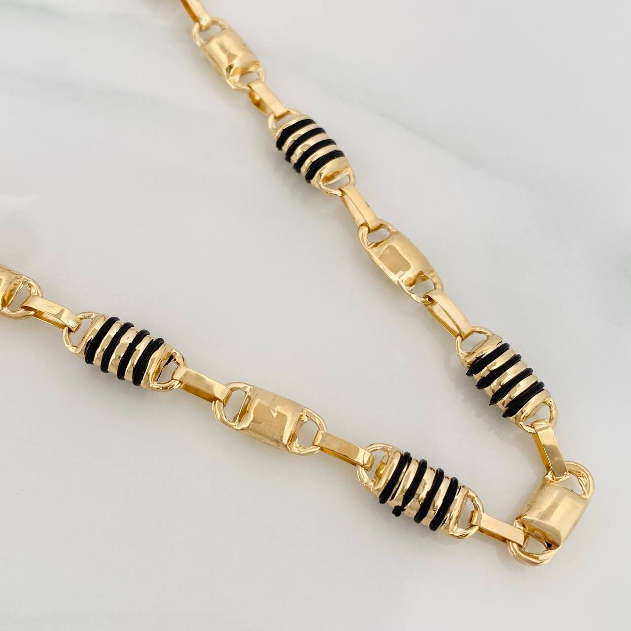 Cadena Rustica Barril 19.9g / 65cm / 5.4mm Oro Amarillo 18K
