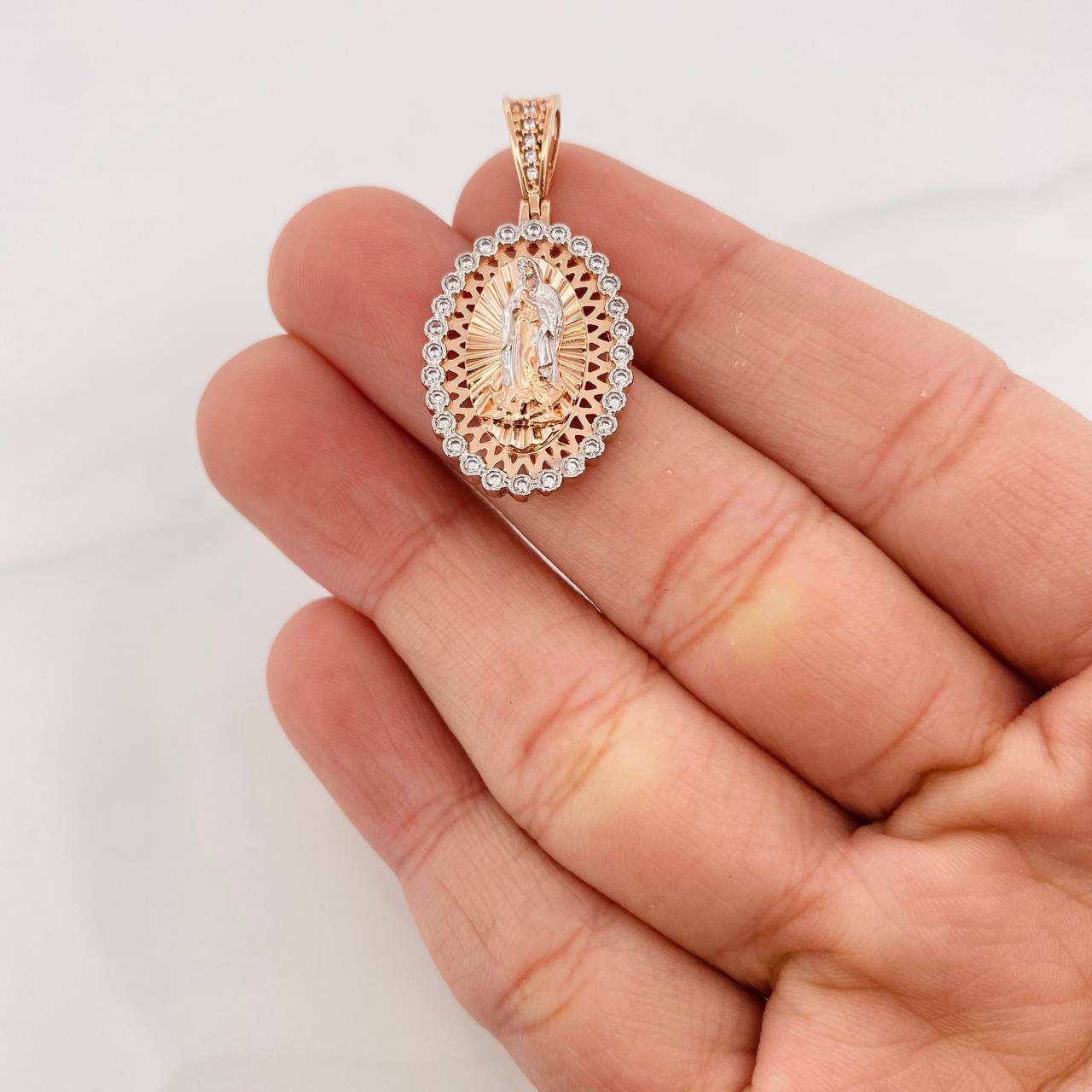 Dije Virgen de Guadalupe 4.3g / 3.5cm Dos Oros Blanco Rosa 18K