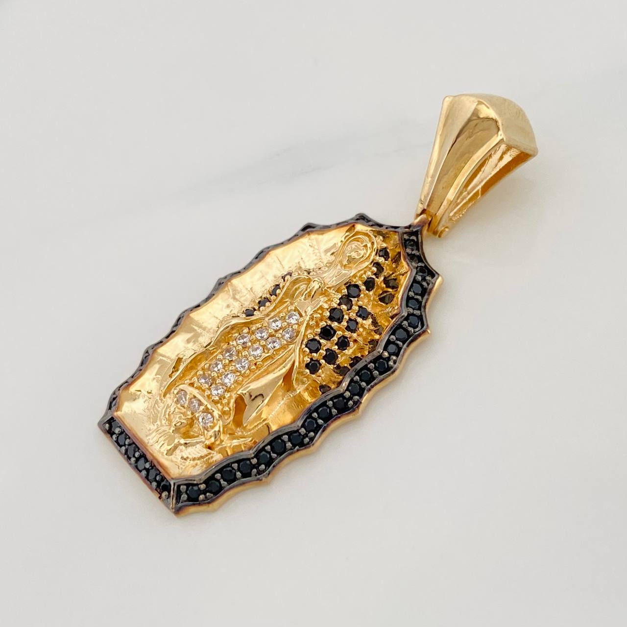 Dije Virgen de Guadalupe 5.55g / 3.5cm Dos Oros Negro Amarillo 18K