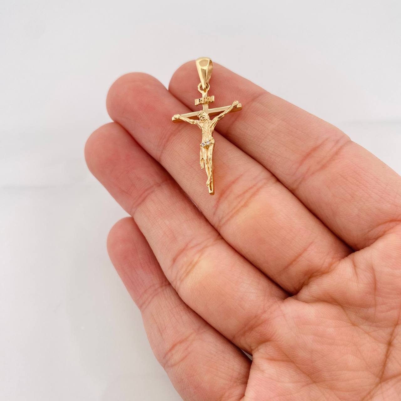 Dije Cruz Cristo 2.35g / 3.3cm Oro Amarillo 18K