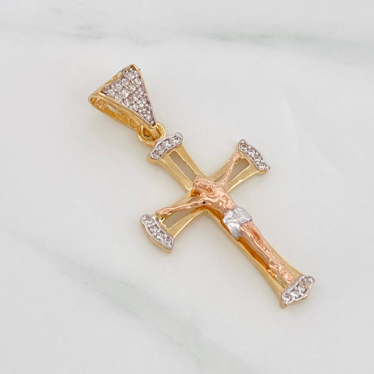 Dije Cruz Cristo 2.9g / 3.5cm Tres Oros 18K
