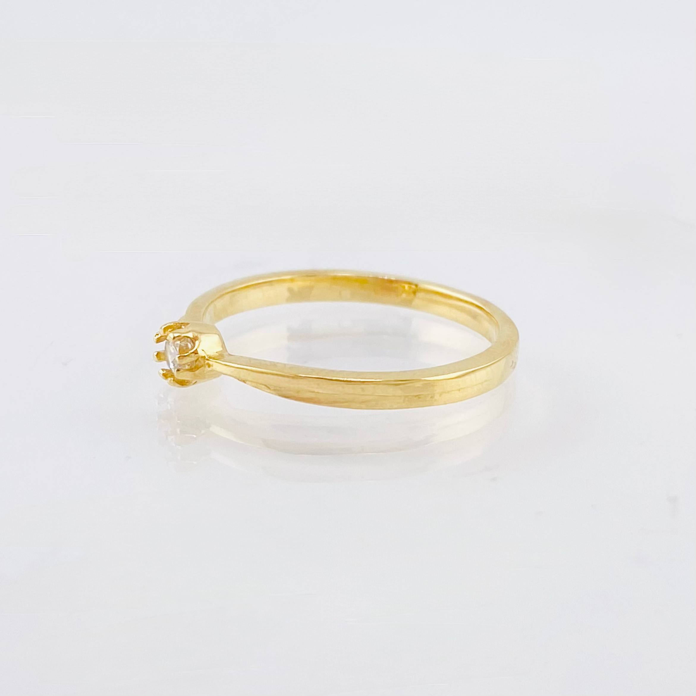 Anillo Solitario 2gr / T6 / Oro Amarillo 18K ©