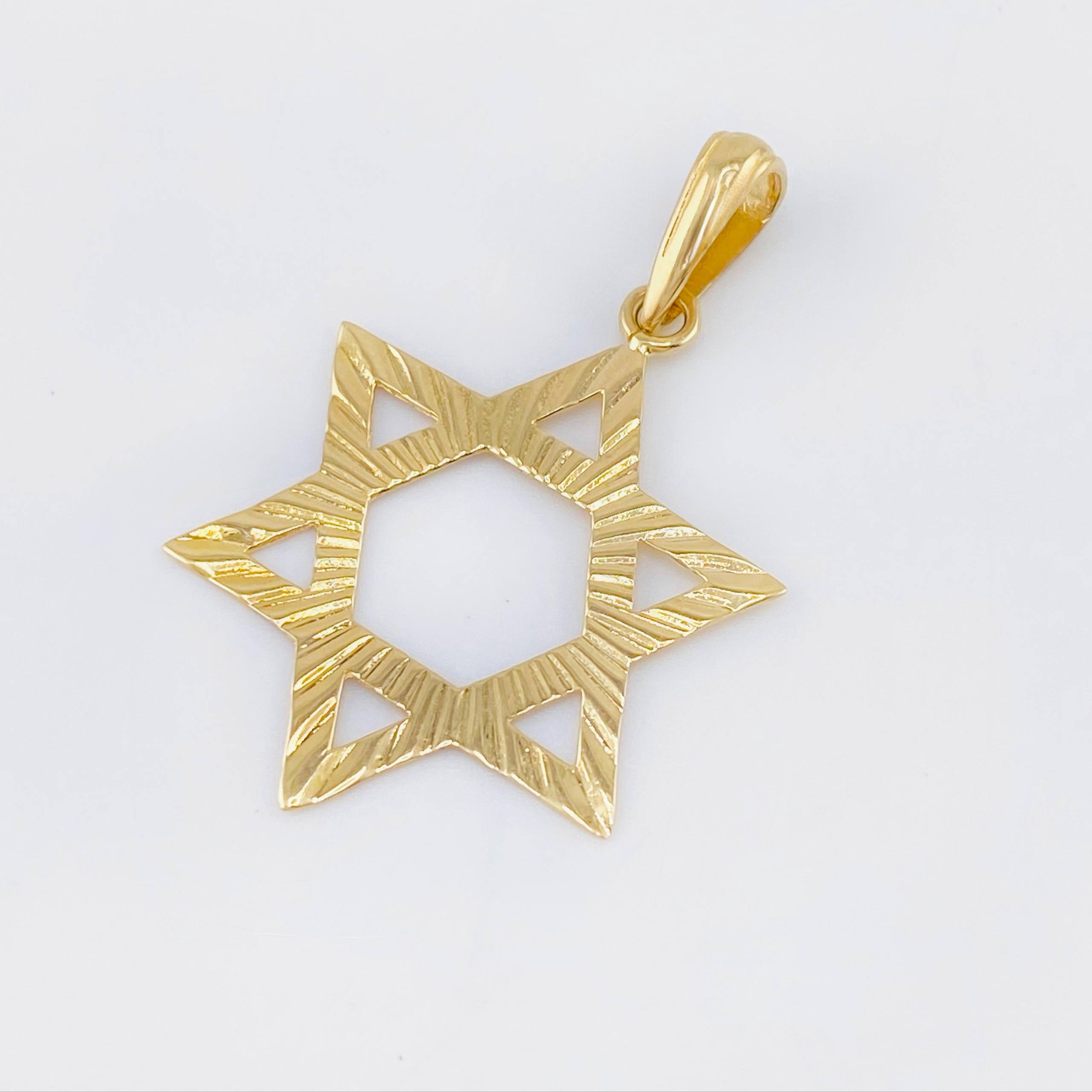 Dije Estrella De David 1.95gr / 3.9cm / Oro Amarillo 18K