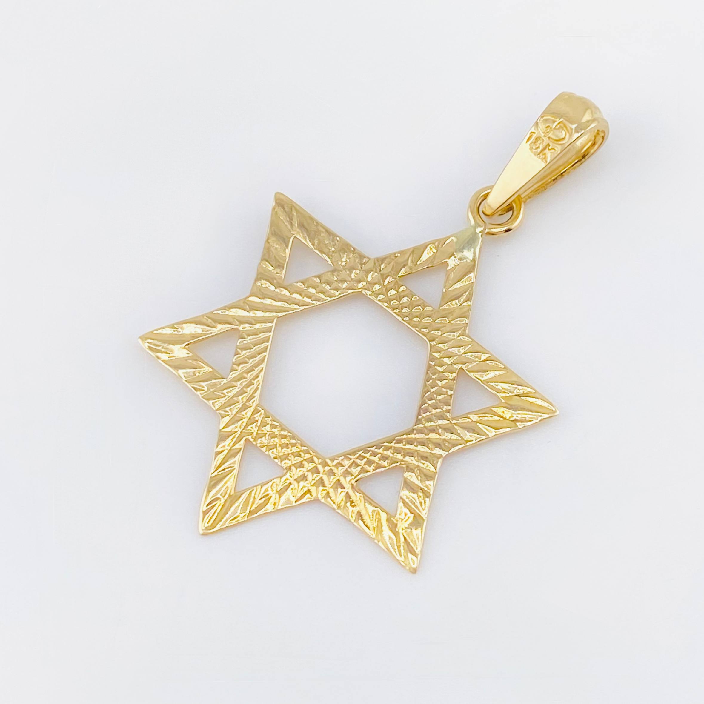 Dije Estrella De David 1.95gr / 3.9cm / Oro Amarillo 18K