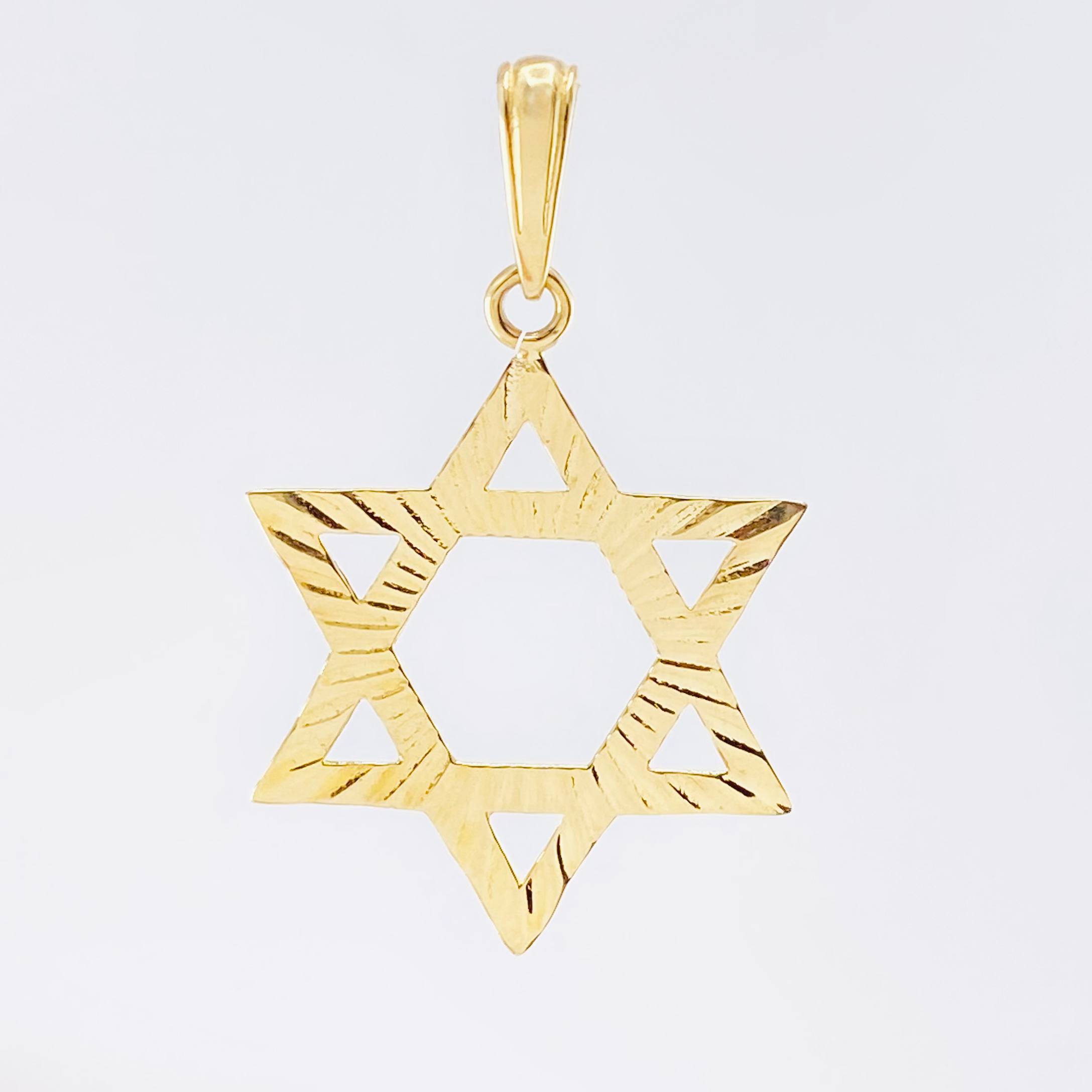 Dije Estrella De David 1.95gr / 3.3cm / Oro Amarillo 18K ©