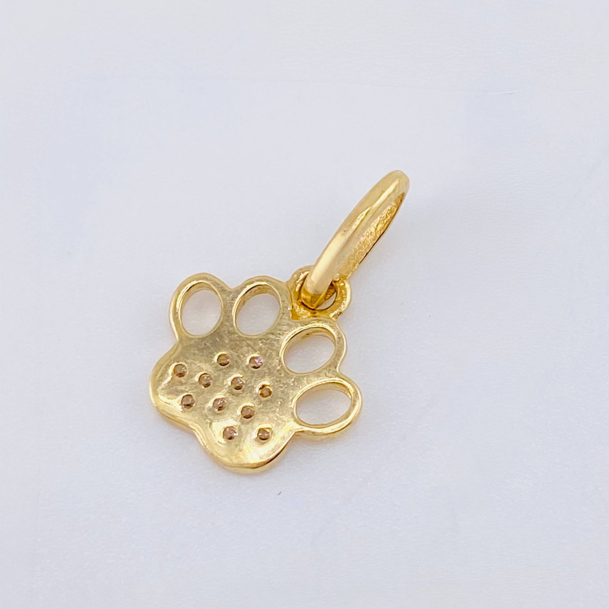 Dije Huella 0.7gr / 1.5cm / Oro Amarillo 18K ©
