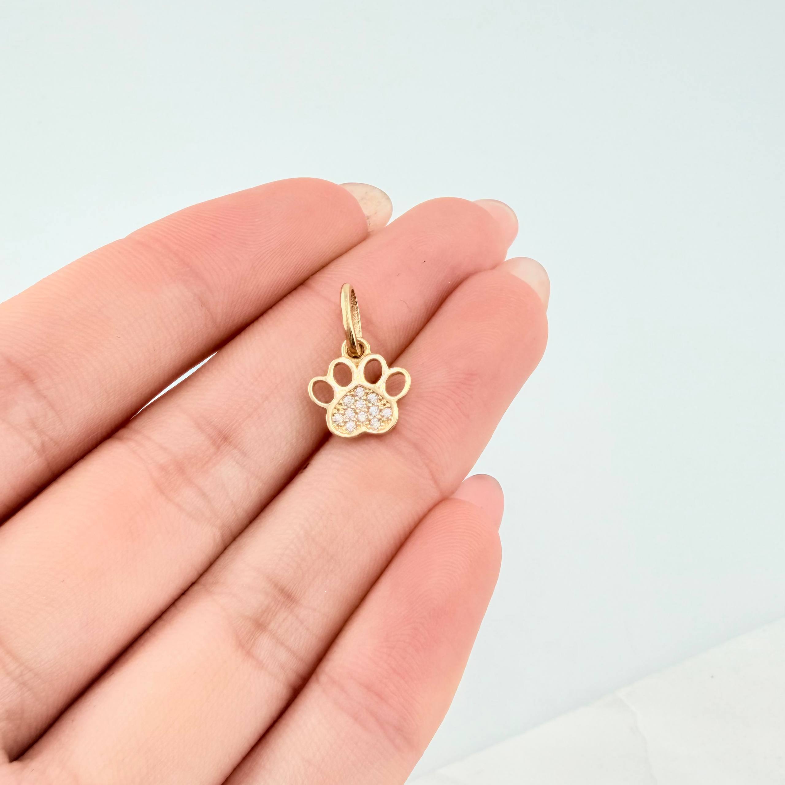 Dije Huella 0.7gr / 1.5cm / Oro Amarillo 18K ©