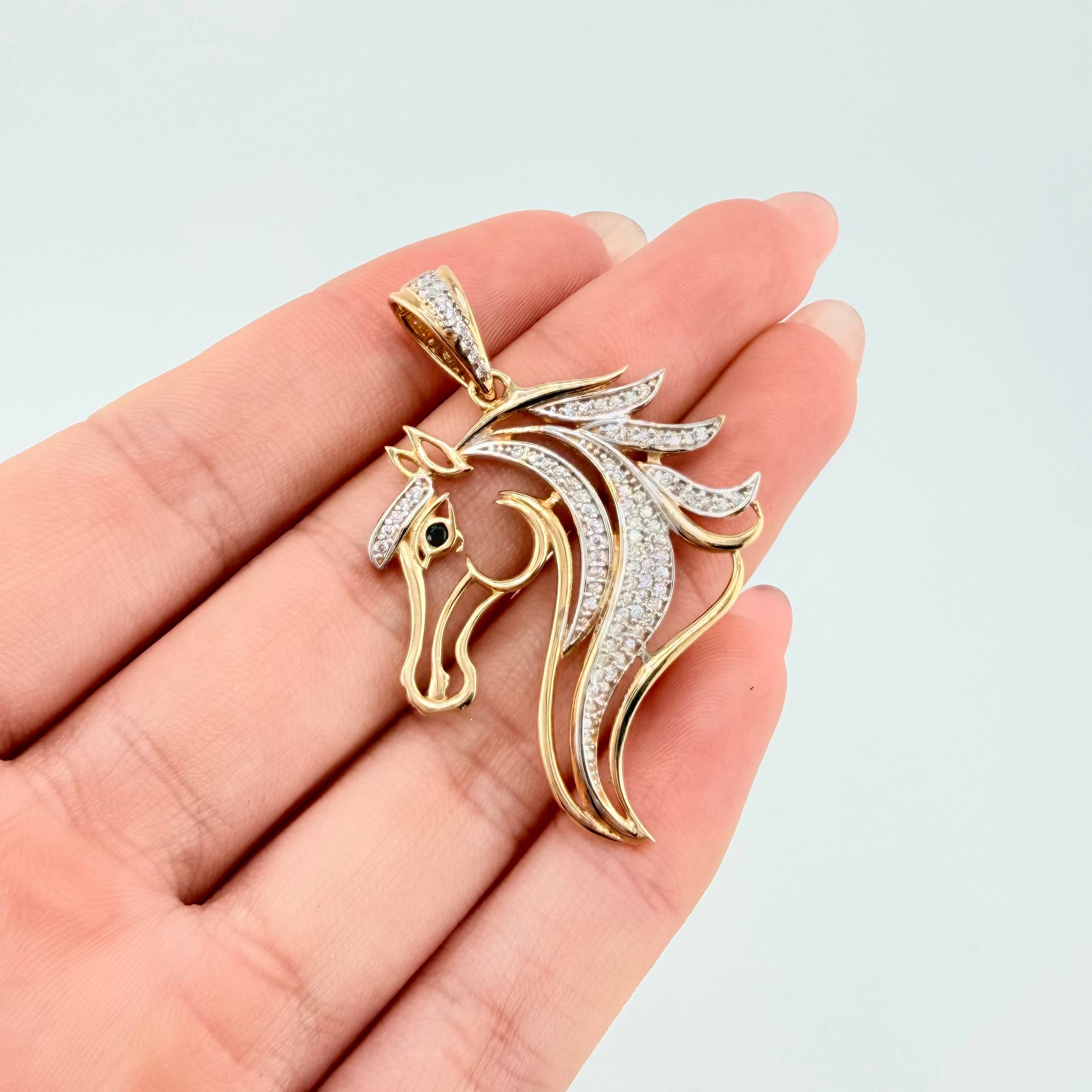 Dije Caballo Relieve Silueta 6.6gr / 4.5cm / Dos Oros Amarillo Blanco 18K *