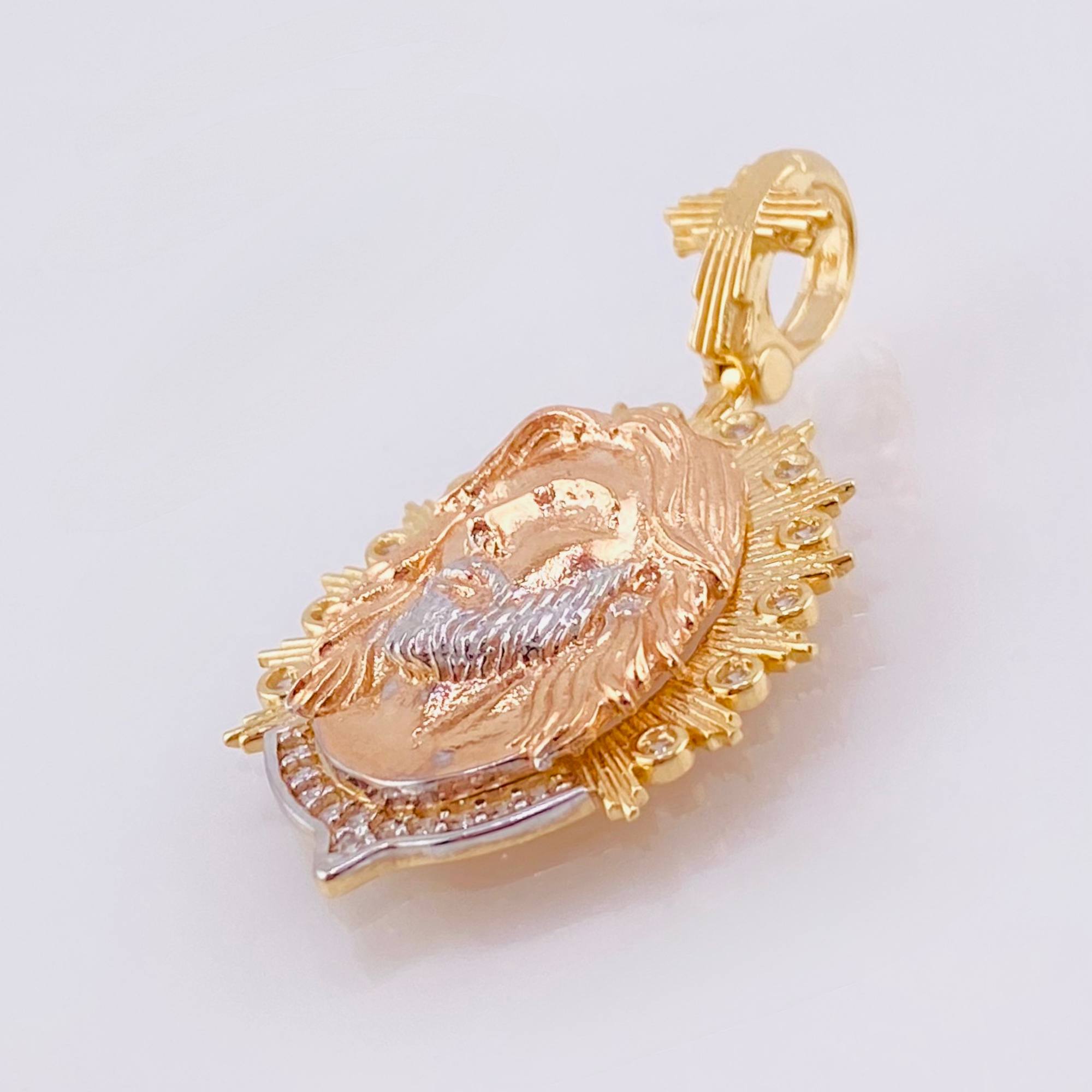 Dije Jesus Aureola Rayada 7.75gr / 3.6cm / Tres Oros 18K