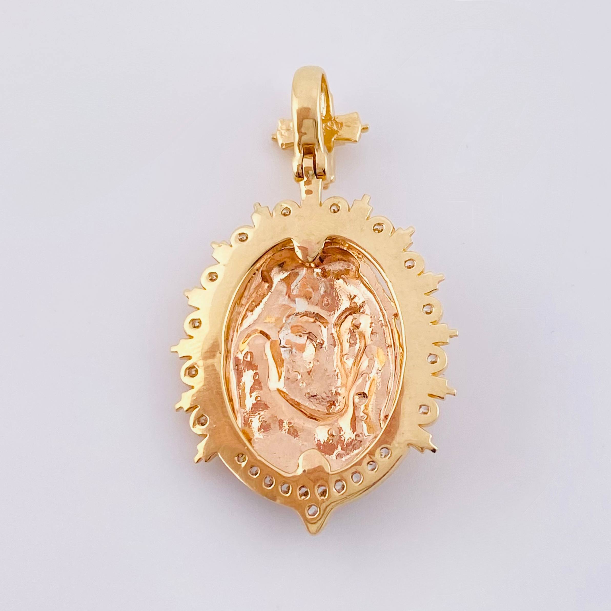 Dije Jesus Aureola Rayada 7.75gr / 3.6cm / Tres Oros 18K