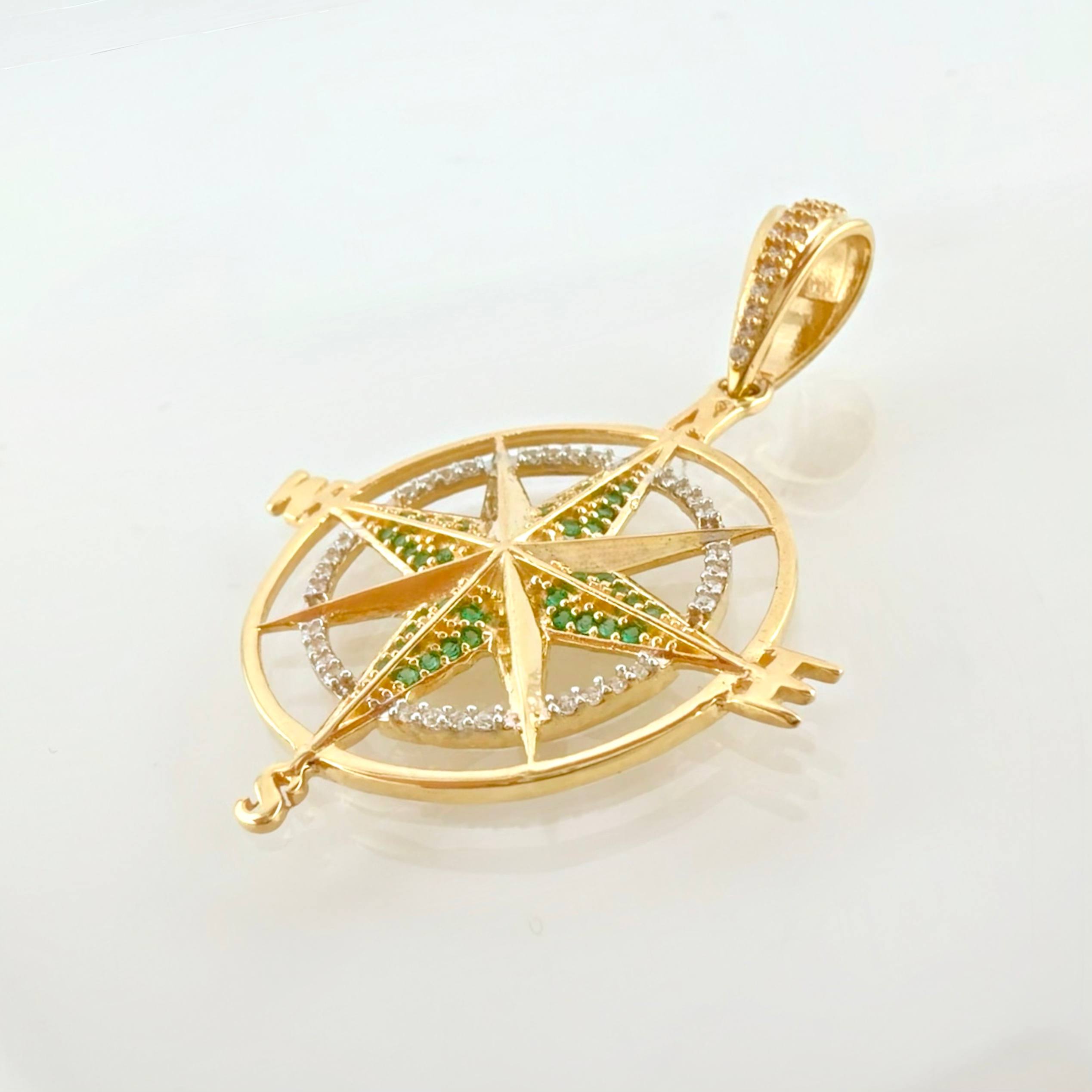 Dije Brujula Estrella Cardinal 5.9gr / 4.9cm / Oro Amarillo 18K